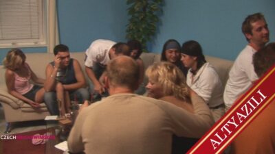 Ateşli Çıtır, Bekarlığa Nikah Memurunun Koca Sikiyle Veda Ediyor Türkçe Altyazılı Porno - Esmer