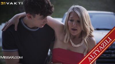 Esmer Milf, Üvey Kızına İlk Sikişmesinde Yardımcı Oluyor Türkçe Altyazılı Porno - Esmer